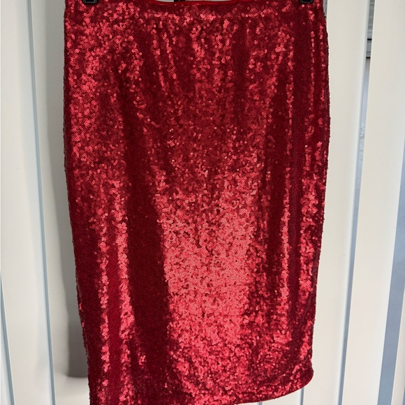 Elegant Red Sequin Pencil Skirt - Picture 7 of 12